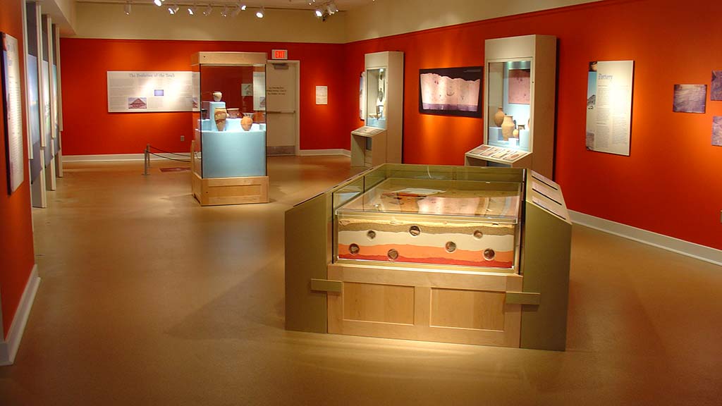 gallery overivew with the ancient egypt model and other cases