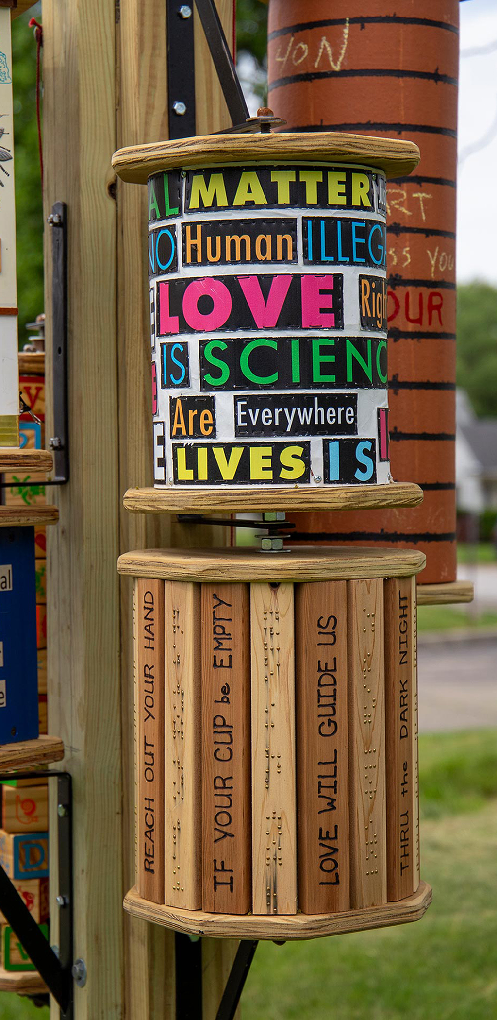 Two thread-like blocks that contain many positive words and sentences