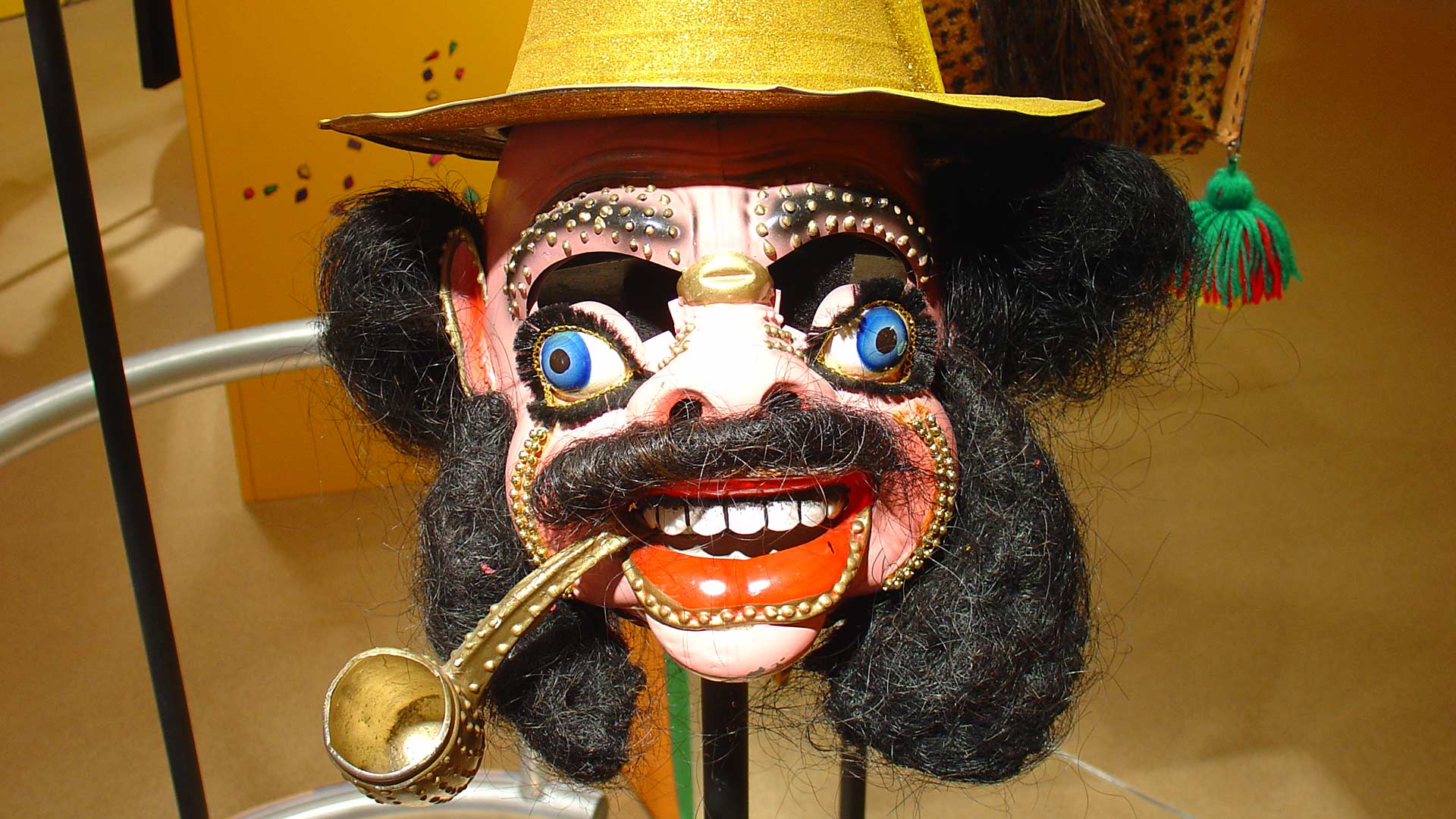 cartoonish head sculpture