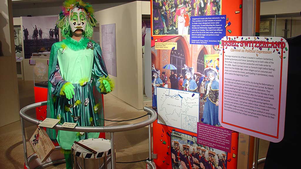 full view, green clown