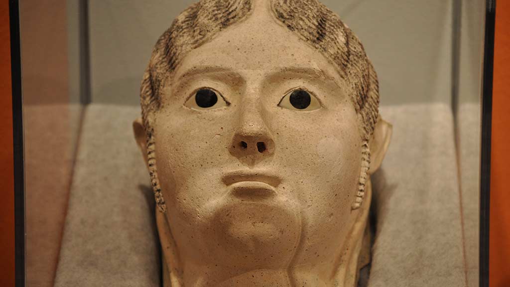 head sculpture of a person and not too detailed