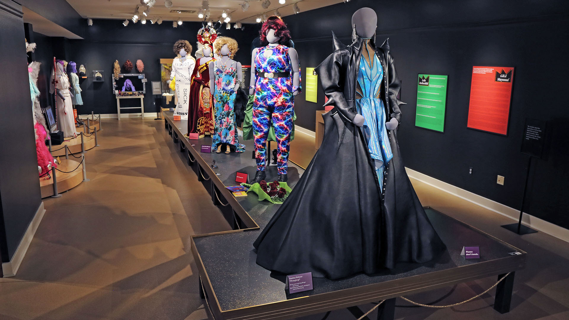 In Her Closet&mdash;How to Make a Drag Queen overview photo