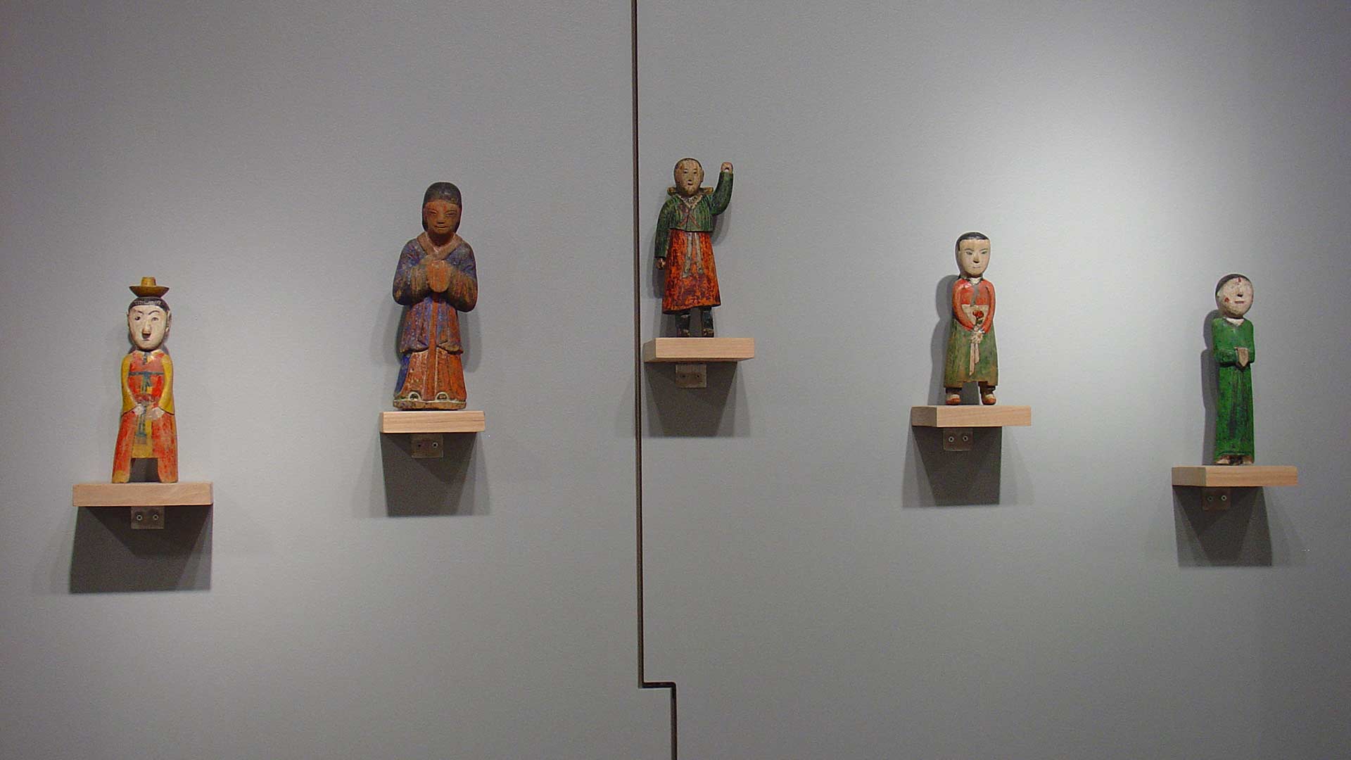 front view, figure sculptures arranged on the wall