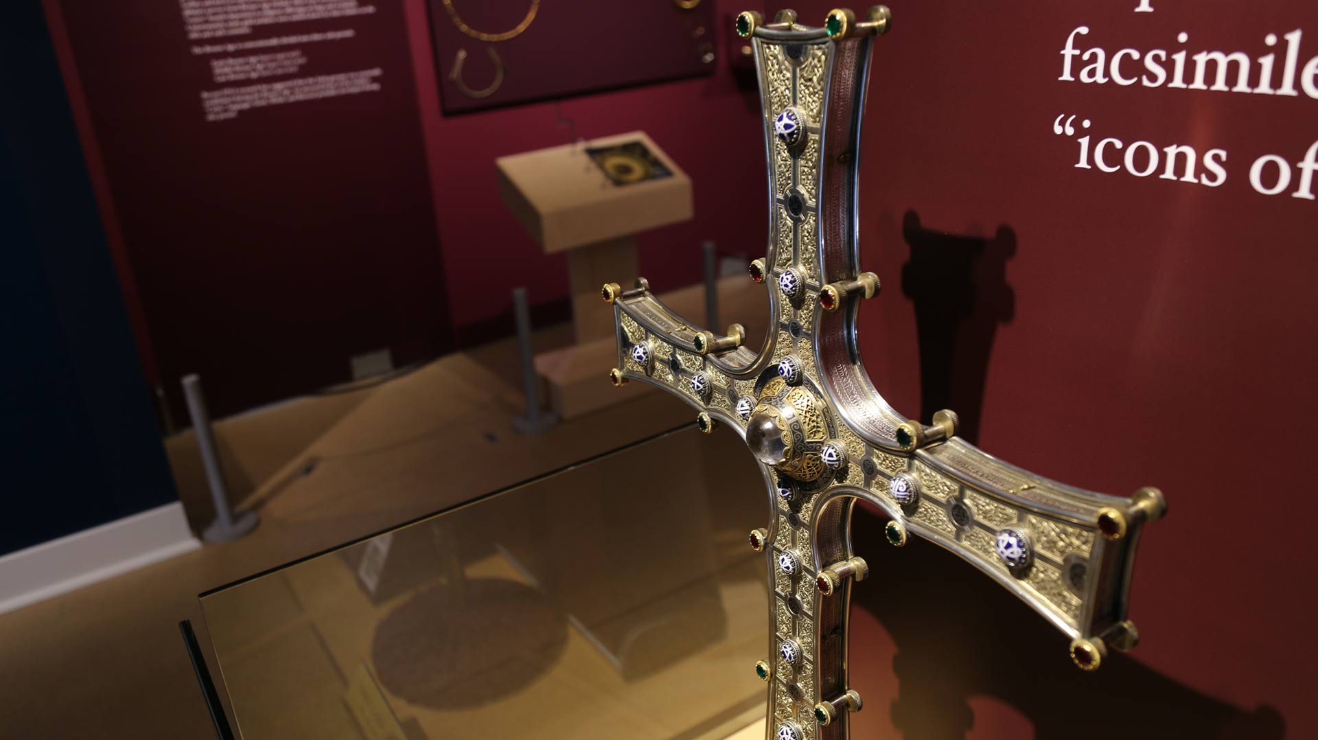 detail shot of the Cross of Cong from an angle