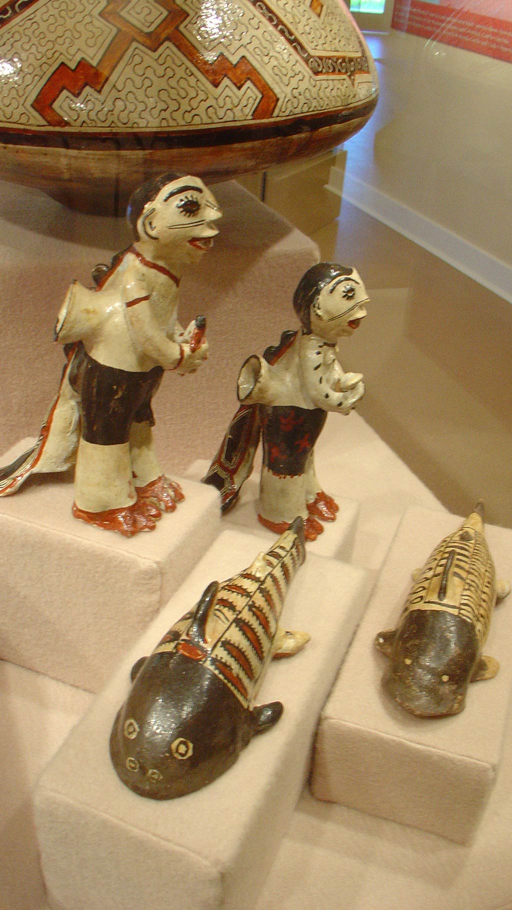 ceramic figures and fishes