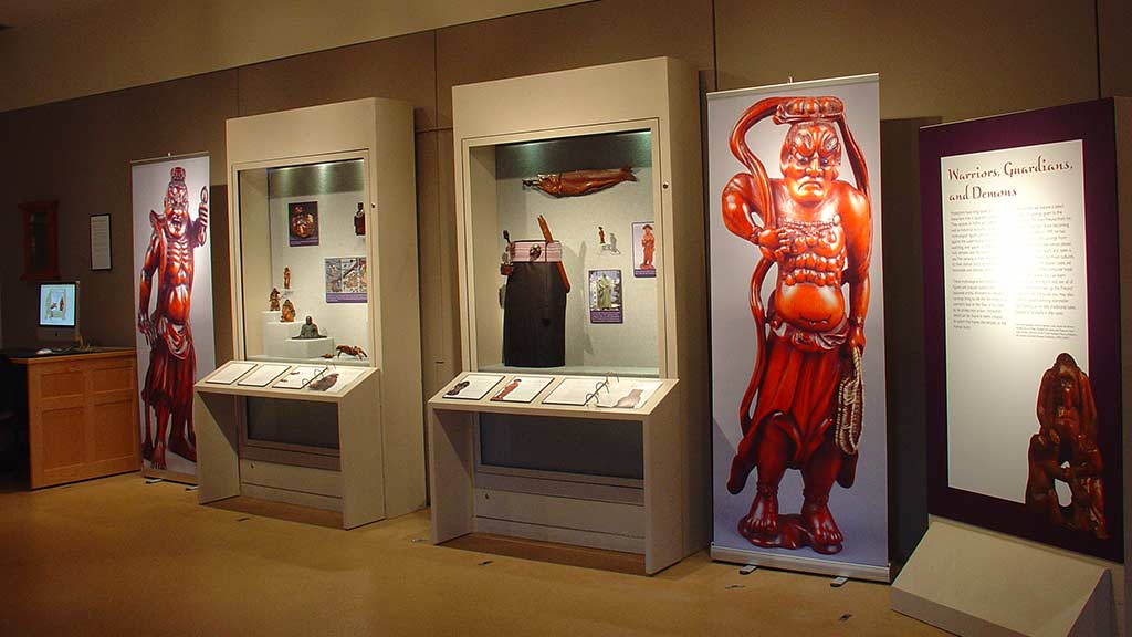 gallery overview with all objects from the exhibit